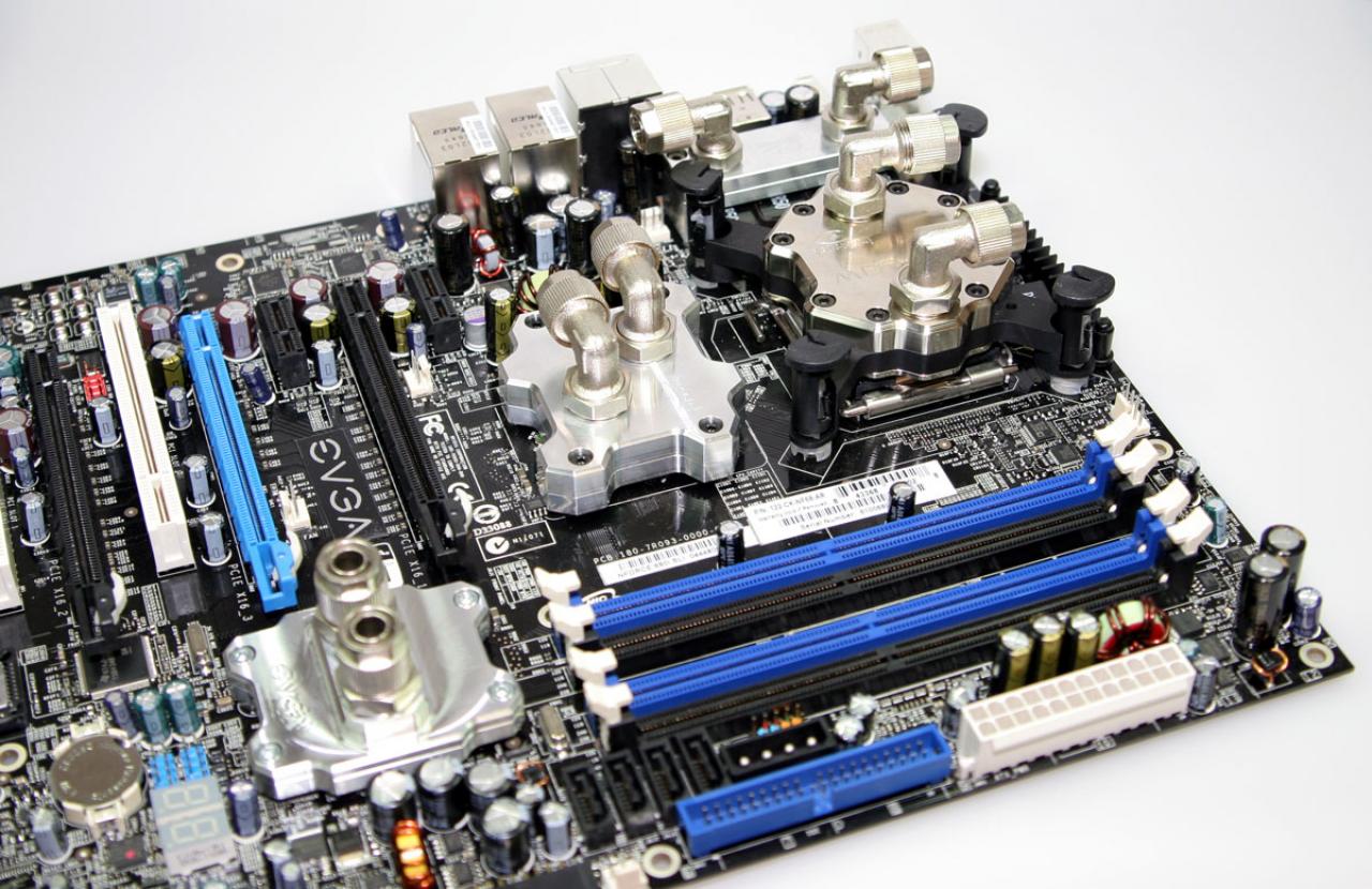 [12/03/2007] Das EVGA Black Pearl - eines der teuersten Desktop-Mainboards