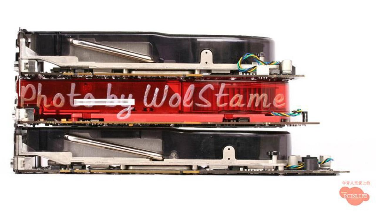[27/04/2007] Direktvergleich der Boardgrößen von Radeon HD 2900 XT (Mitte), Geforce 8800 GTS (oben) und Geforce 8800 GTX (unten)