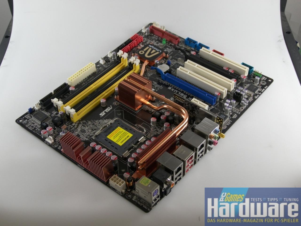 [13/05/2007] Asus P5K Deluxe Wifi (DDR2): Firewire, zweimal E-SATA, sechsmal USB, aber kein PS2-Port für die Maus. (Bild: PCGH)