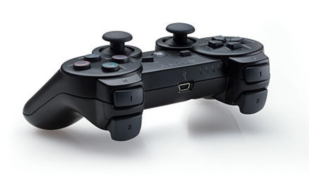 [09/05/2007] Quelle: Sony Der Sixaxis PS3-Controller ist drahtlos nutzbar, kann jedoch auch per USB angebunden werden.