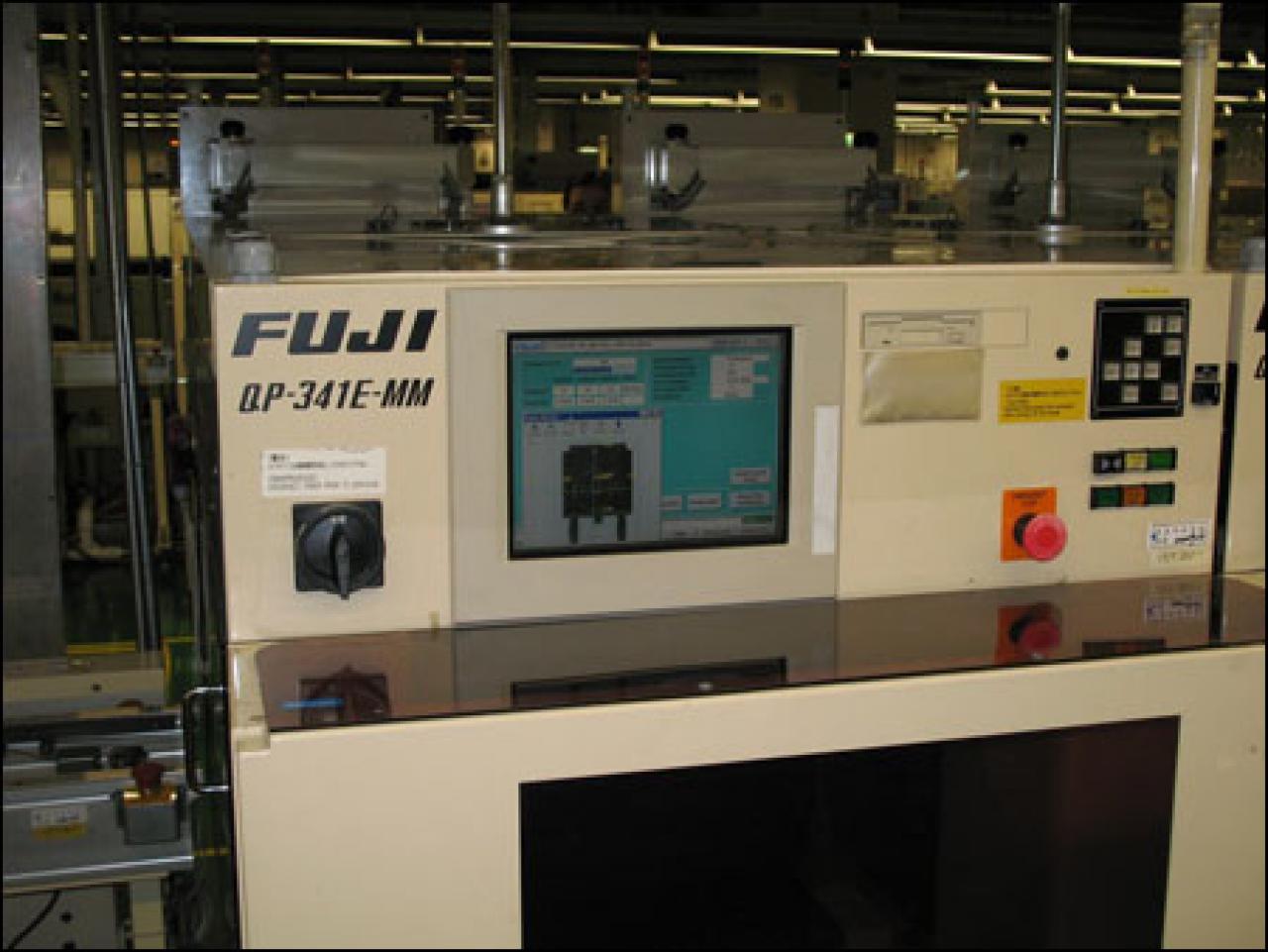 [19/06/2007] Hier werden die halbfertigen Boards erstmals einer Funktionsprüfung unterzogen.