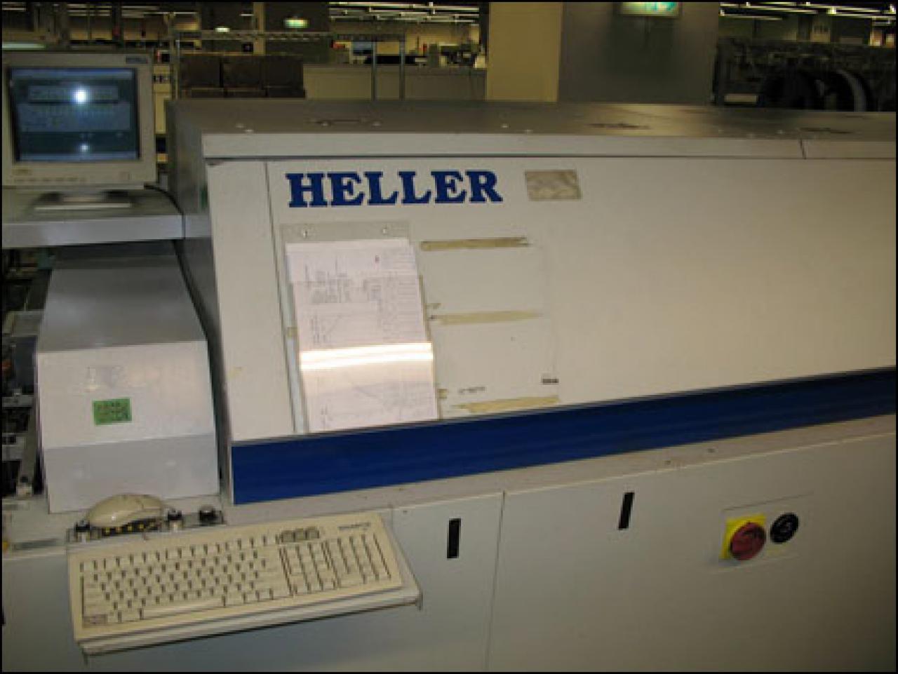 [19/06/2007] Anschließend landen die Hauptplatinen in diesem Ofen, der bei 200 Grad Celcius den Kleber der Bauteile aushärtet.