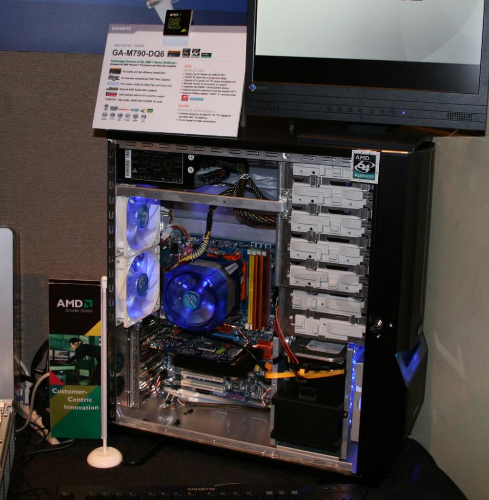 [07/06/2007] Gigabyte hatte mit dem „GA-M790-DQ6“ als einziger Hersteller ein AMD-Rx7x0-Board in Betrieb.