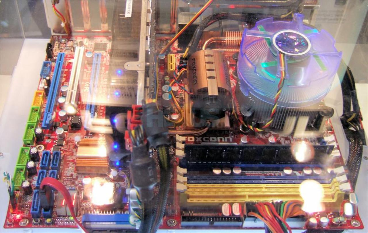 [09/06/2007] Foxconn X38A (Bild: Hexus.net)