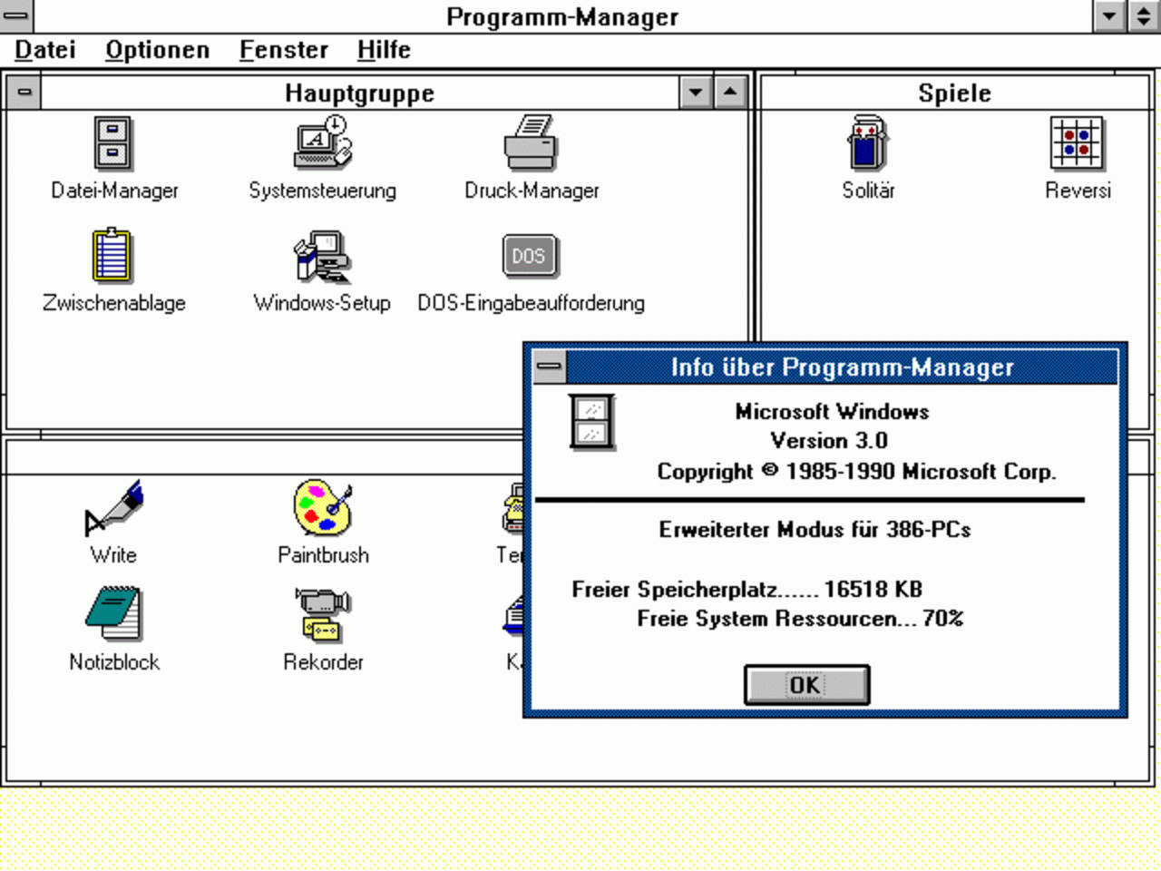[09/07/2007] Windows 3.0 (1990): Am aufälligsten war wieder die Darstellung. Windows beherrschte nun den VGA-Standard mit 16 Farben. Auch die Speicherverwaltung wurde optimiert und somit hatte Windows Zugriff auf mehr als nur den 640 Kilobyte großen Grundspeicher. Erstmals dabei sind der eigene Hintergrund und Solitär. CD-Laufwerke werden erkannt und eine Soundausgabe ist möglich. (Bild: winhistory.de)