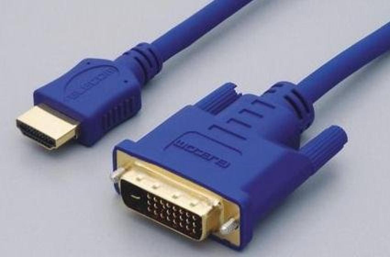 [28/07/2007] Die DisplayPort-Stecker (links) ähneln stark denen des HDMI-Standard, sind jedoch dadurch ebenfalls wesentlich kompakter als DVI-Anschlüsse (rechts).