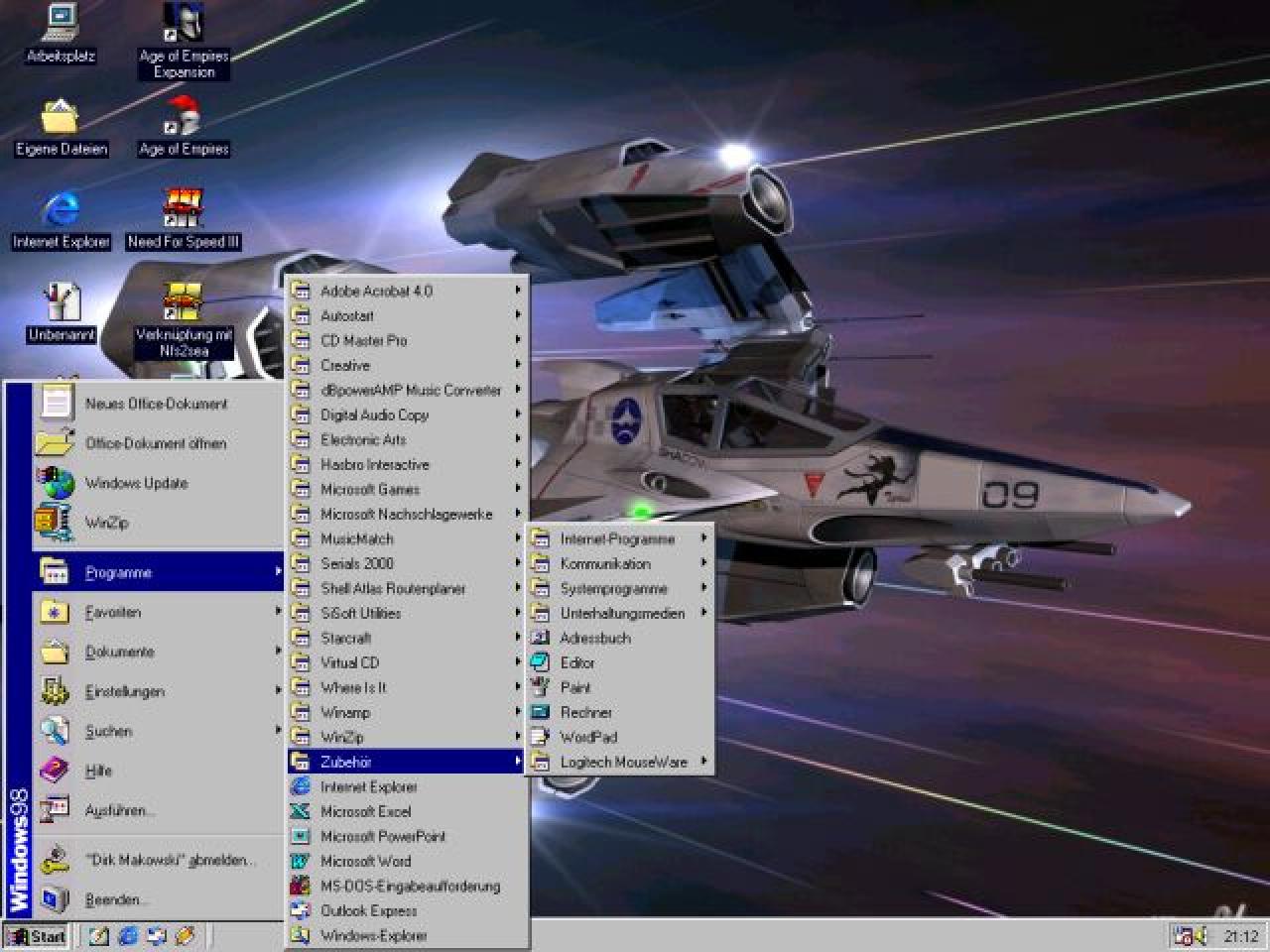 [09/07/2007] Windows 98 (1998/1999): Eigentlich ein großes Update von Windows 95. Neben neuen Internetfunktionen kamen mehr Spielereien und besseres Plug-and-Play hinzu. Die Second Edition aus 1999 brachte noch mal Verbesserungen. Firewire wurde jetzt unterstützt und DSL-Modems waren keine Unbekannten mehr. (Bild: winhistory.de)