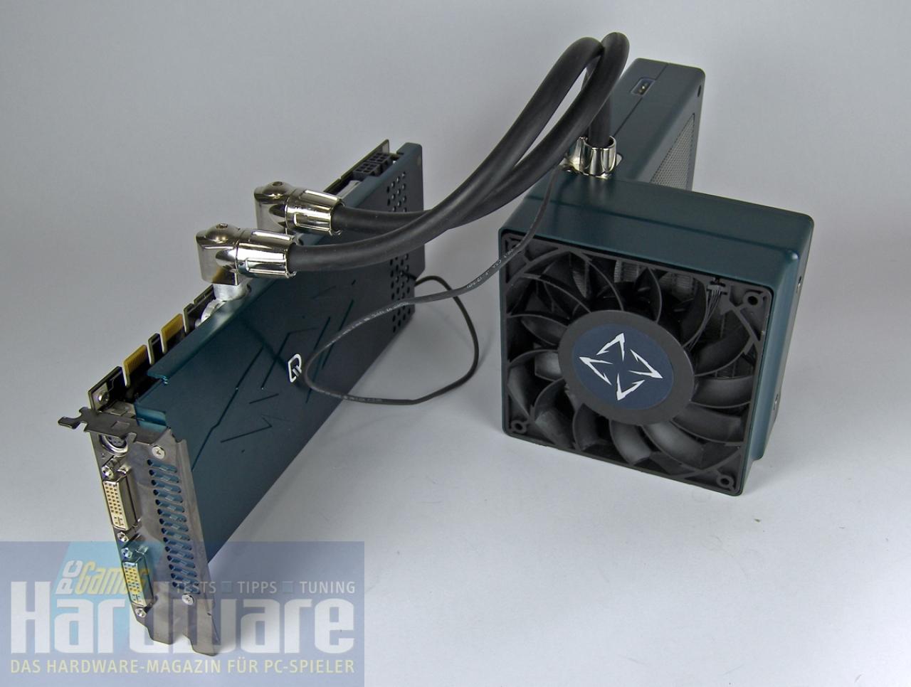 [03/07/2007] Der 120-mm-Lüfter versorgt den Radiator mit Frischluft und führt die Warme luft ab.