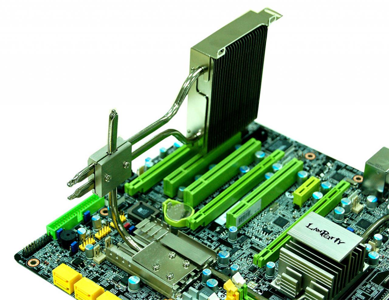 [08/08/2007] DFI Lanparty UT P35-T2R (Bild: DFI)