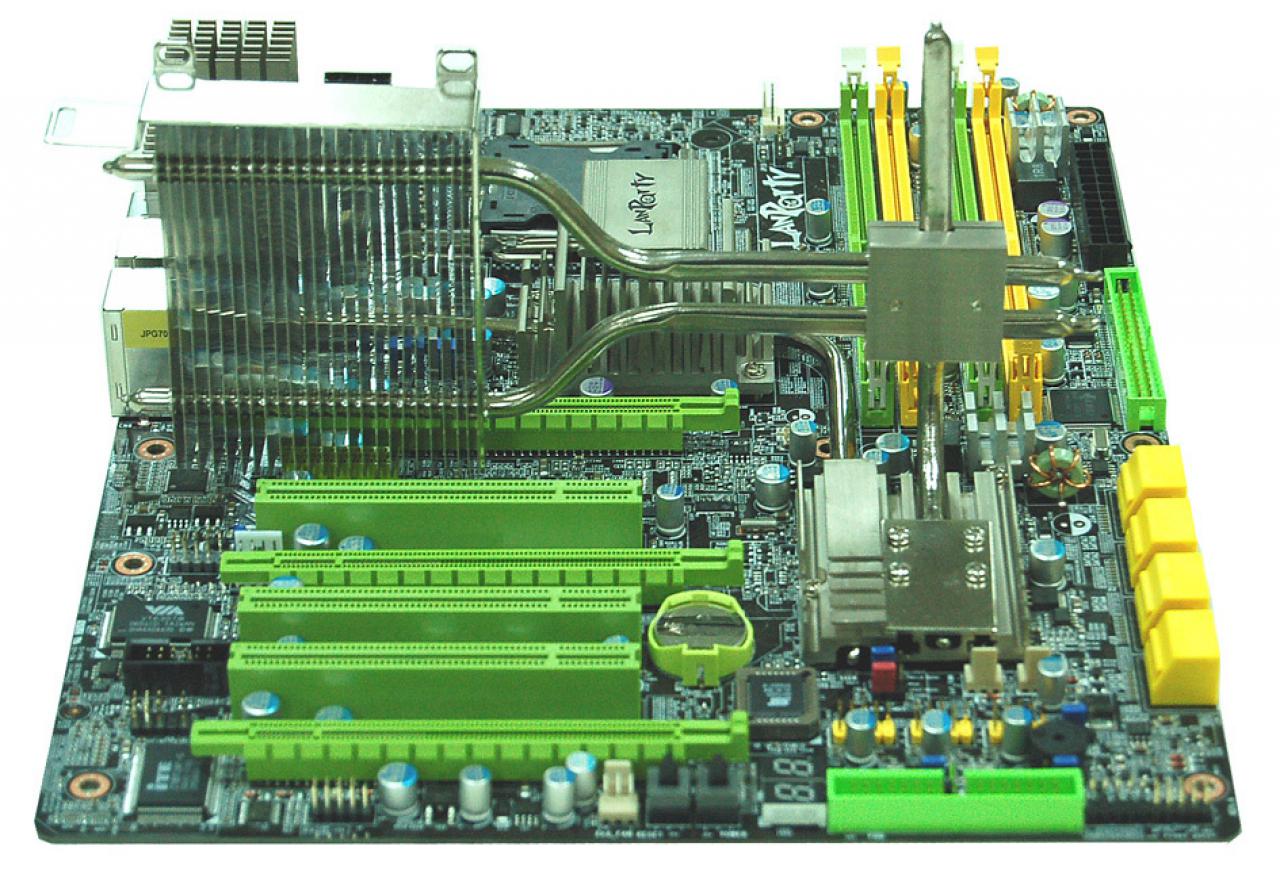 [08/08/2007] DFI Lanparty UT P35-T2R (Bild: DFI)