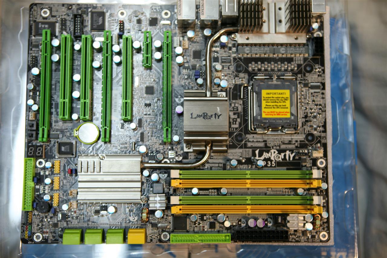 [08/08/2007] DFI Lanparty UT P35-T2R (Bild: Andre Yang, Xtremesystems)
