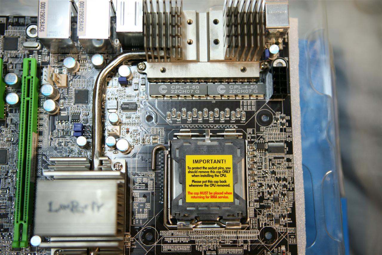 [08/08/2007] DFI Lanparty UT P35-T2R (Bild: Andre Yang, Xtremesystems)