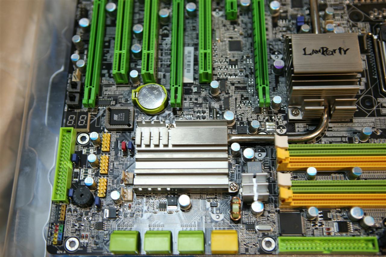 [08/08/2007] DFI Lanparty UT P35-T2R (Bild: Andre Yang, Xtremesystems)