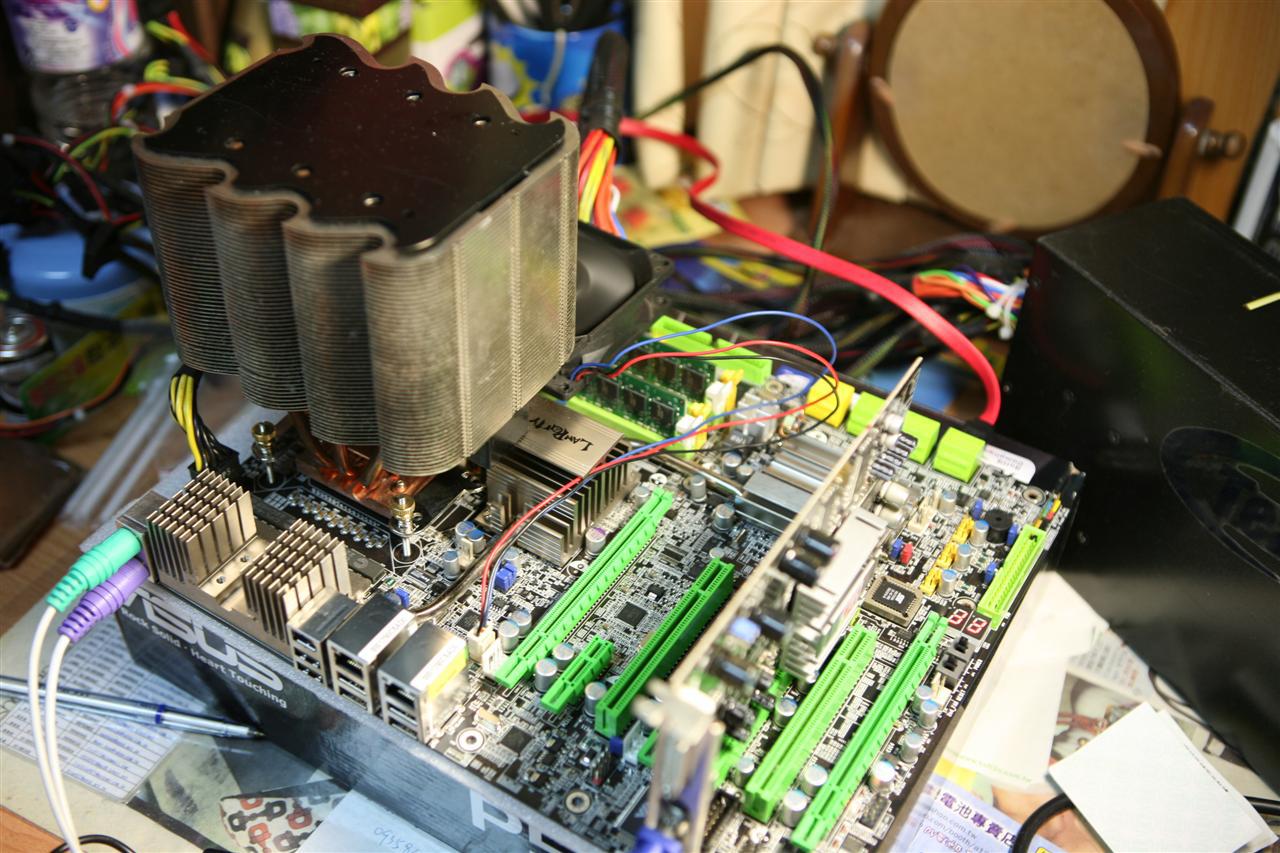 [08/08/2007] DFI Lanparty UT P35-T2R (Bild: Andre Yang, Xtremesystems)
