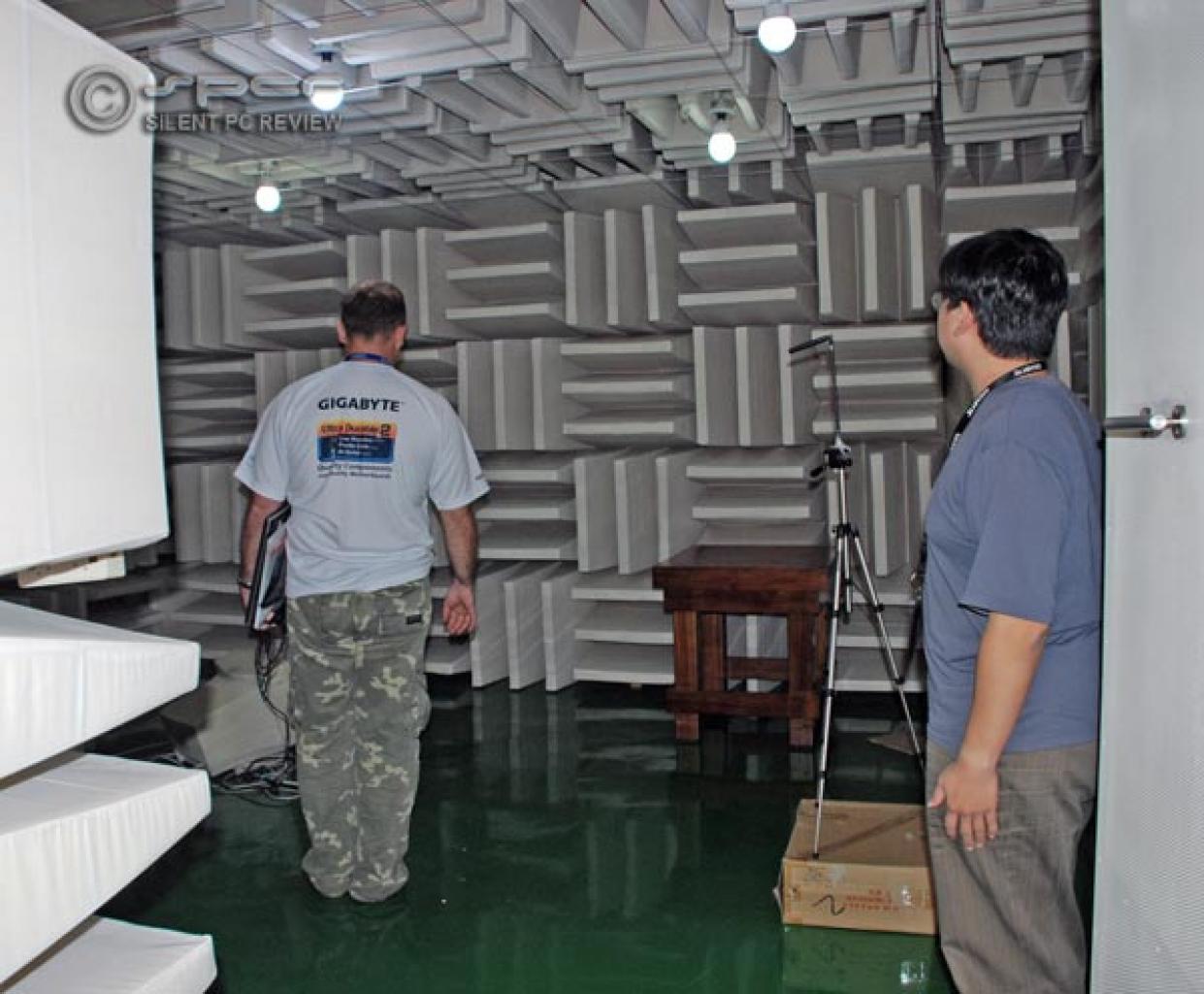 [07/08/2007] Hier sind wir im Sound-Lab, dass feinste Messungen ermöglicht. (Bild: silentpcreview.com)