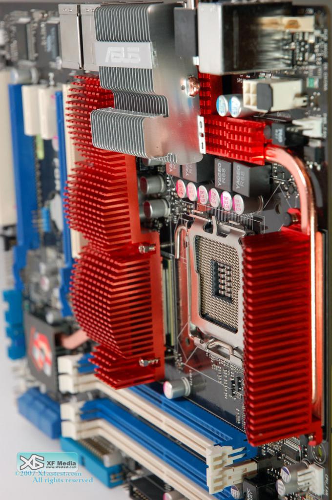 [05/09/2007] Asus Maximus Formula ROG (Bild: Xfastest.com)