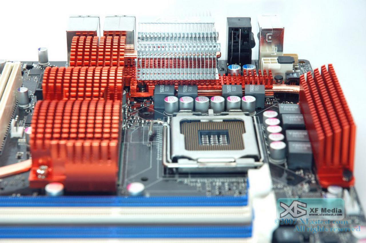 [05/09/2007] Asus Maximus Formula ROG (Bild: Xfastest.com)