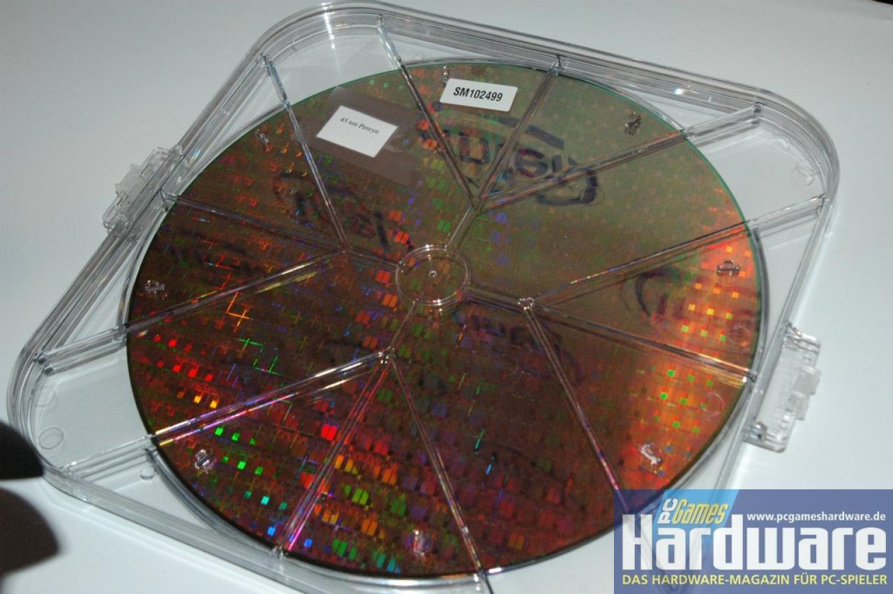 [19/09/2007] Ein funktionierender Penryn-Wafer, wie er derzeit produziert wird. (Bild: PCGH)
