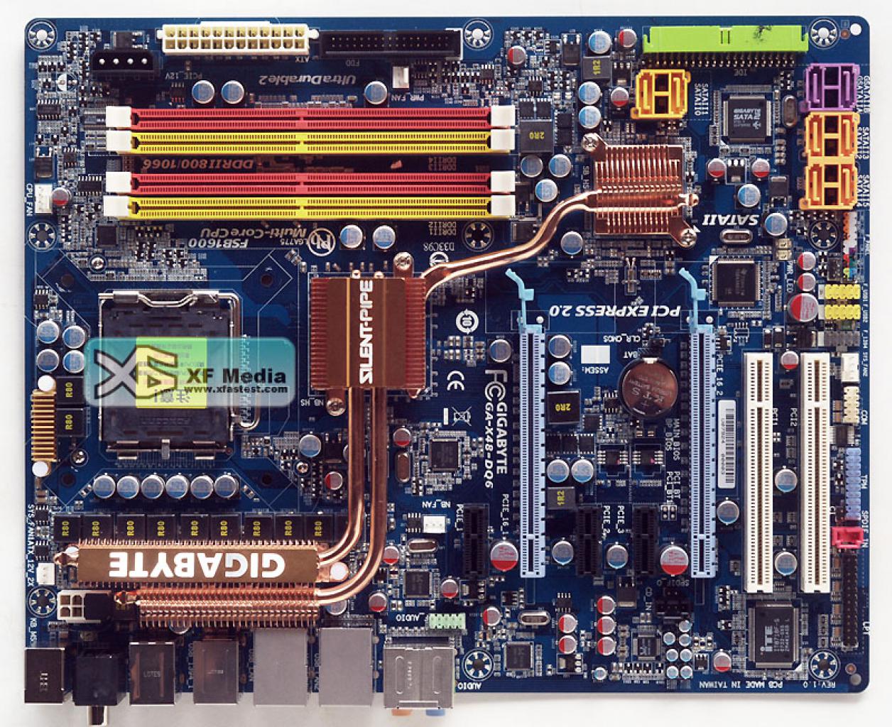 [22/10/2007] Gigabyte X48-DQ6 (Bild: xfastest.com)