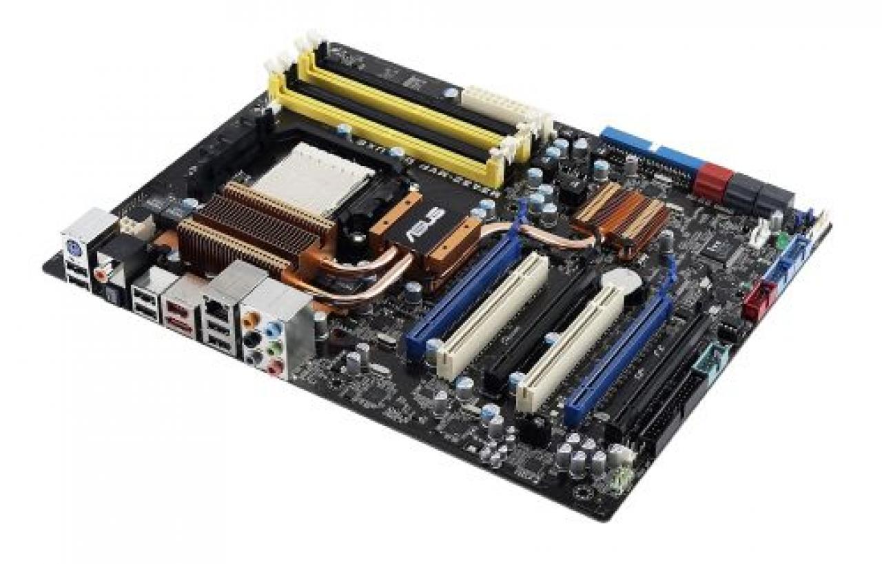 [18/10/2007] Mögliche Retail-Version des Asus M3A32-MVP Deluxe (Bild: Fudzilla)