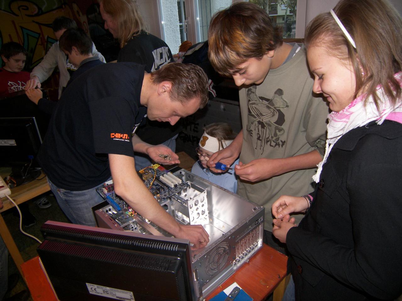 [07/11/2007] PCGH verschenkt Hard- und Software im Wert von 5.000 Euro.