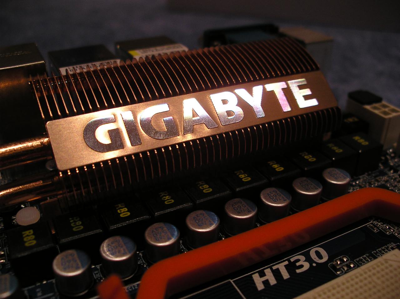 [18/11/2007] AMD-790-Mainboard von Gigabyte