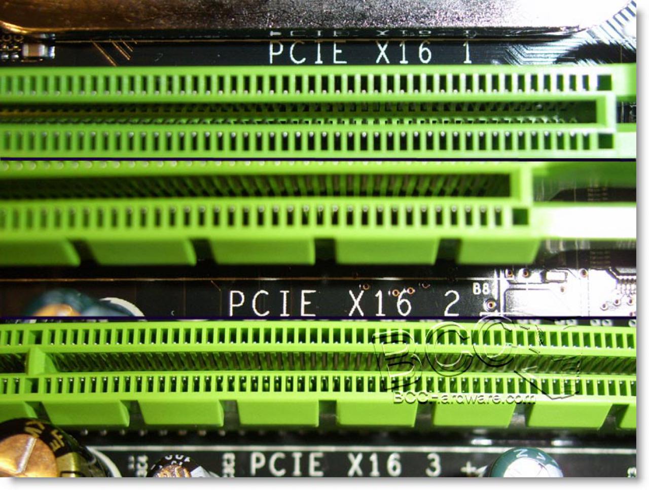 [10/12/2007] Die PCI-Express-Steckplätze (Bild: bcchardware.com)