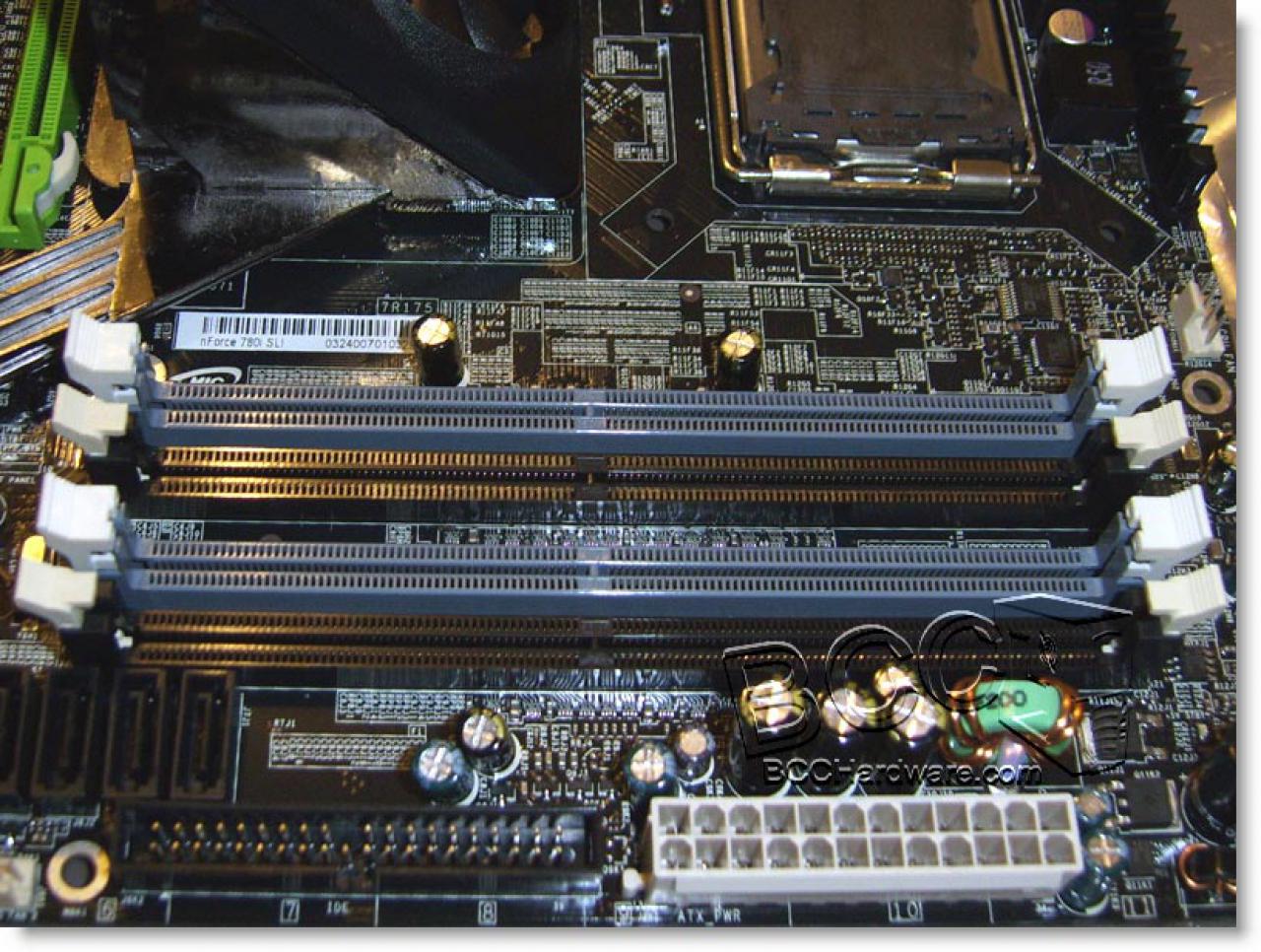 [10/12/2007] Die Speicherbänke (Bild: bcchardware.com)