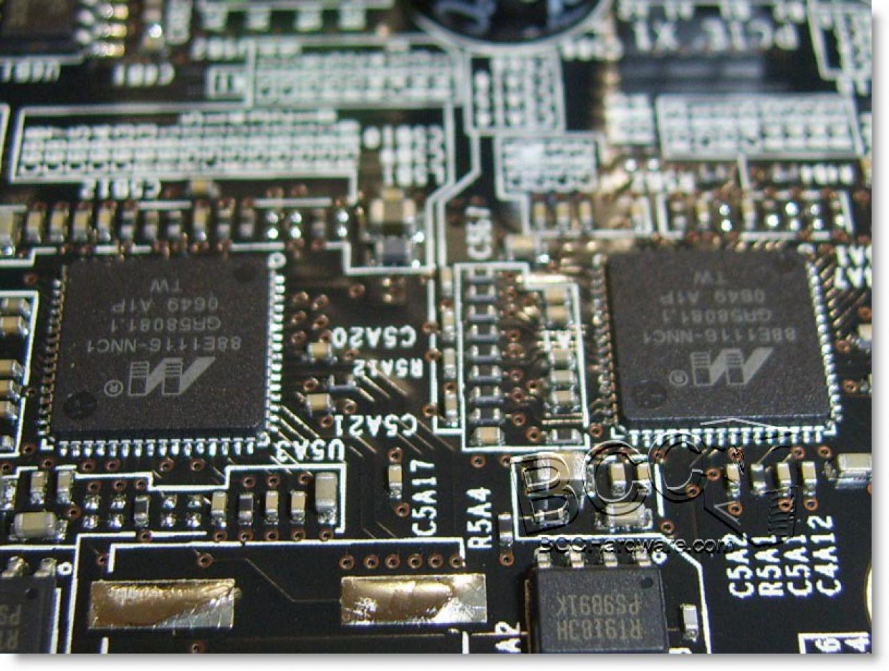 [10/12/2007] Die beiden NICs (Bild: bcchardware.com)