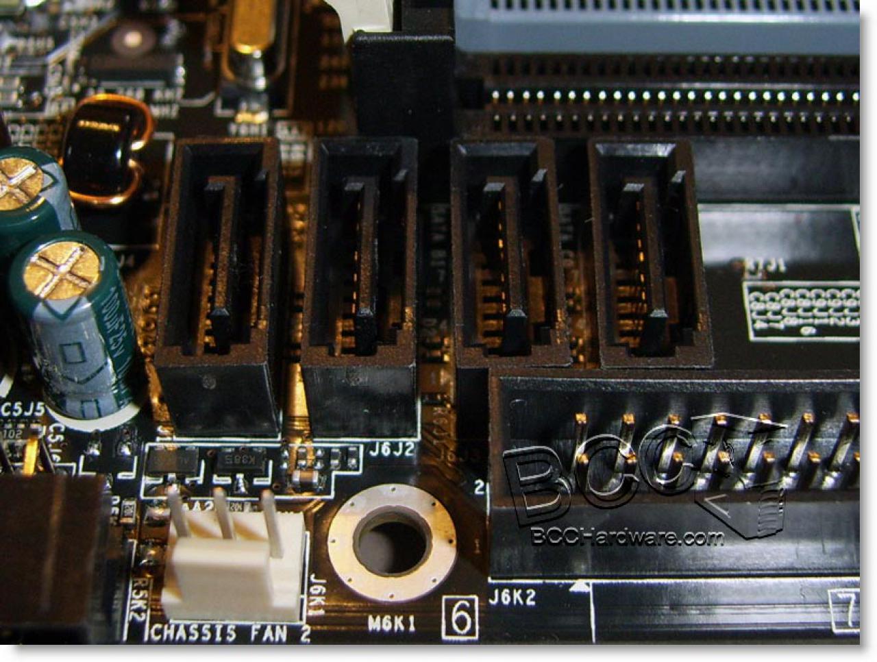 [10/12/2007] Anschlüsse für Speichermedien (Bild: bcchardware.com)