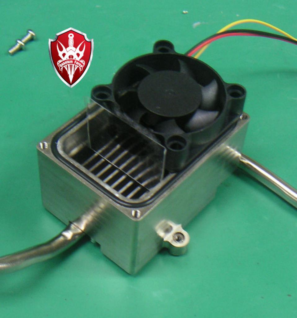 [16/12/2007] Prototyp des Foxconn 4-in-1-NB-Kühlers (Bild: LardArse, Xtremesystems)