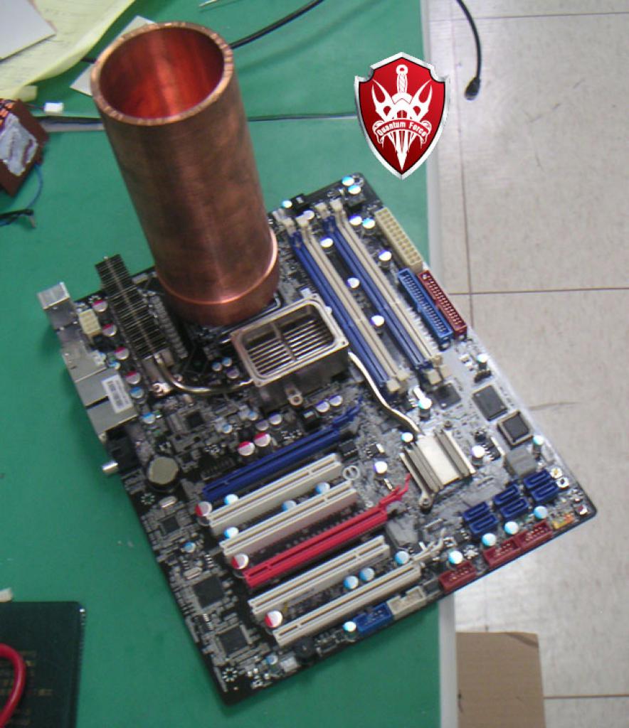 [16/12/2007] Prototyp des Foxconn 4-in-1-NB-Kühlers (Bild: LardArse, Xtremesystems)
