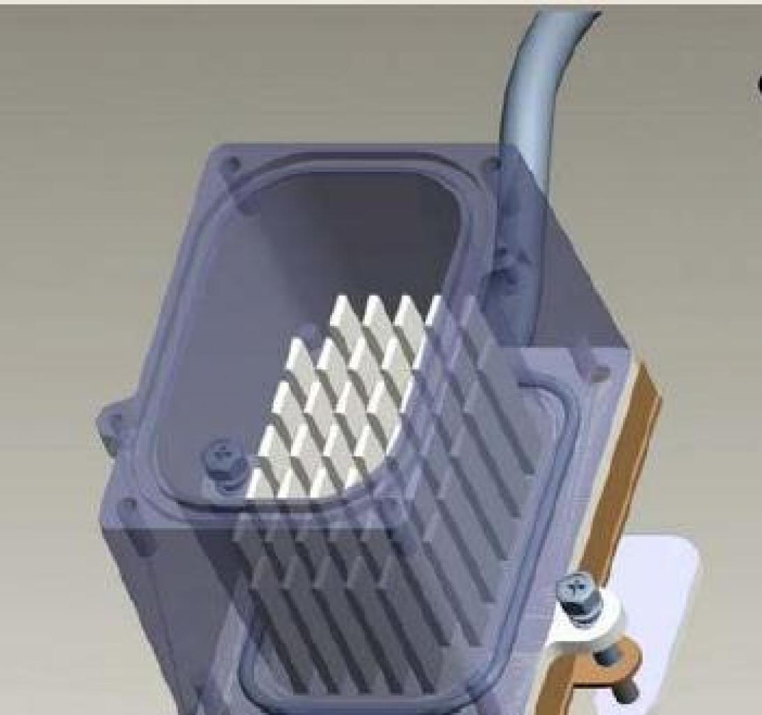 [16/12/2007] Überarbeiteter Prototyp des Foxconn 4-in-1-NB-Kühlers (Bild: LardArse, Xtremesystems)