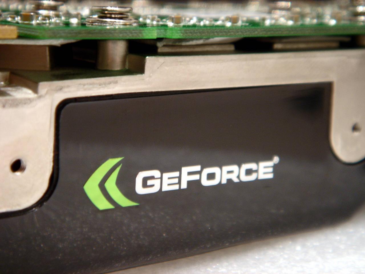 [11/12/2007] XFX 8800 GTS 512 MiByte (G92)