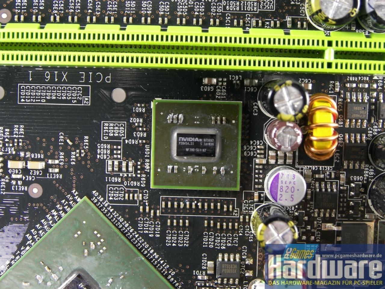 [15/12/2007] Der Nforce-200-Chip (Bild: PCGH)