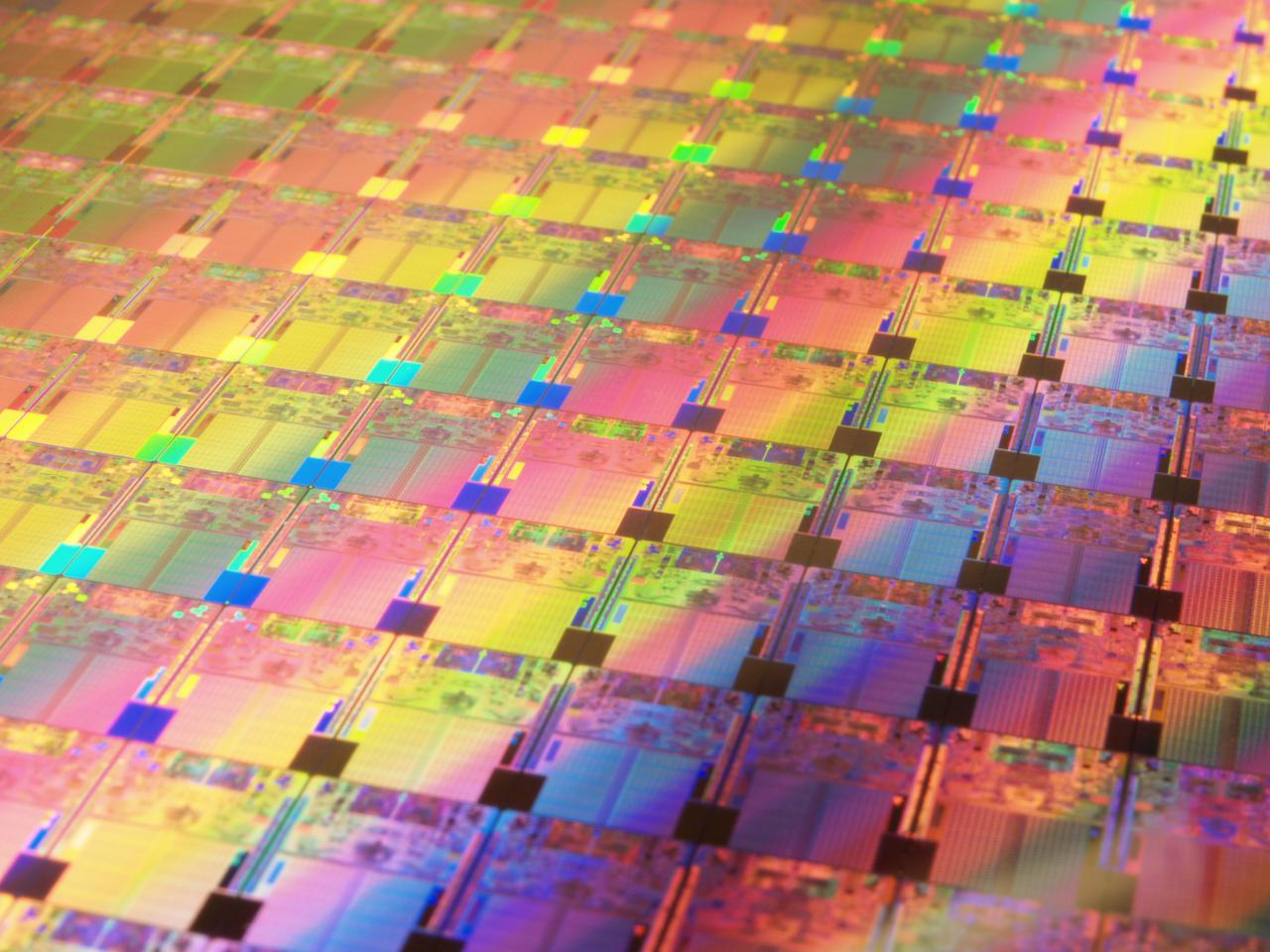 [13/12/2007] Wafer mit 45-nm-Prozessoren