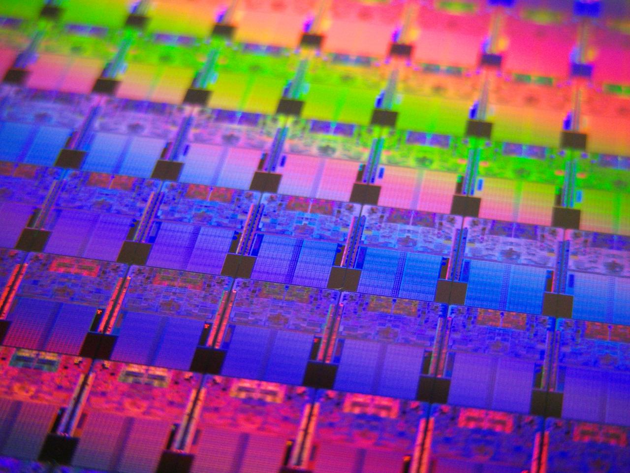 [13/12/2007] Wafer mit 45-nm-Prozessoren