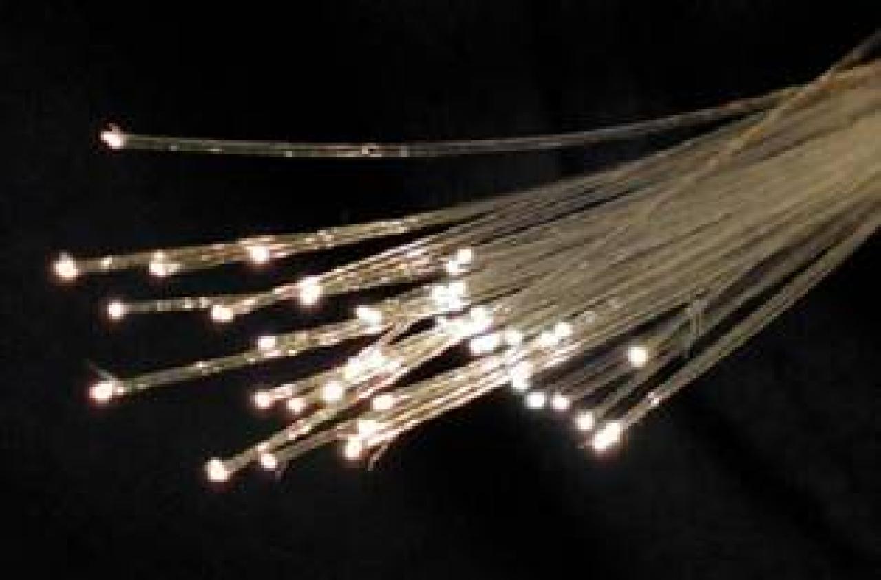 [06/12/2007] Könnten auch bald in Computerchips zu finden sein: Glasfasern