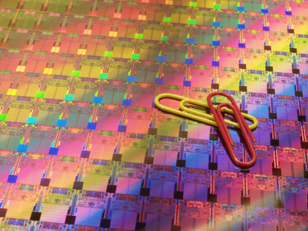 [13/12/2007] Wafer mit 45-nm-Prozessoren