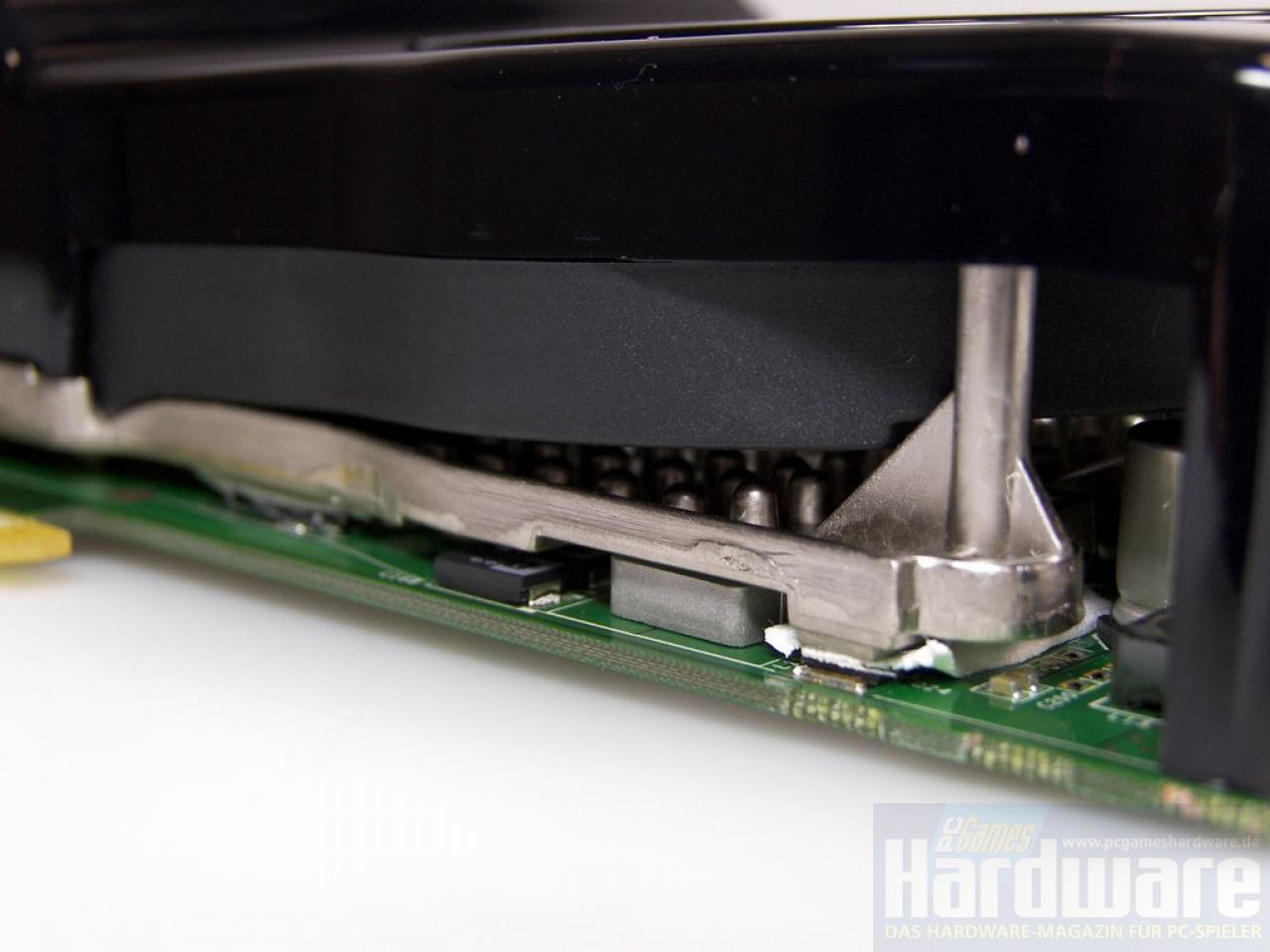 [29/01/2008] Geforce 8800 GTS 512 G92: Kurios: der schräg angesetzte Lüfter (Bild: PCGH)