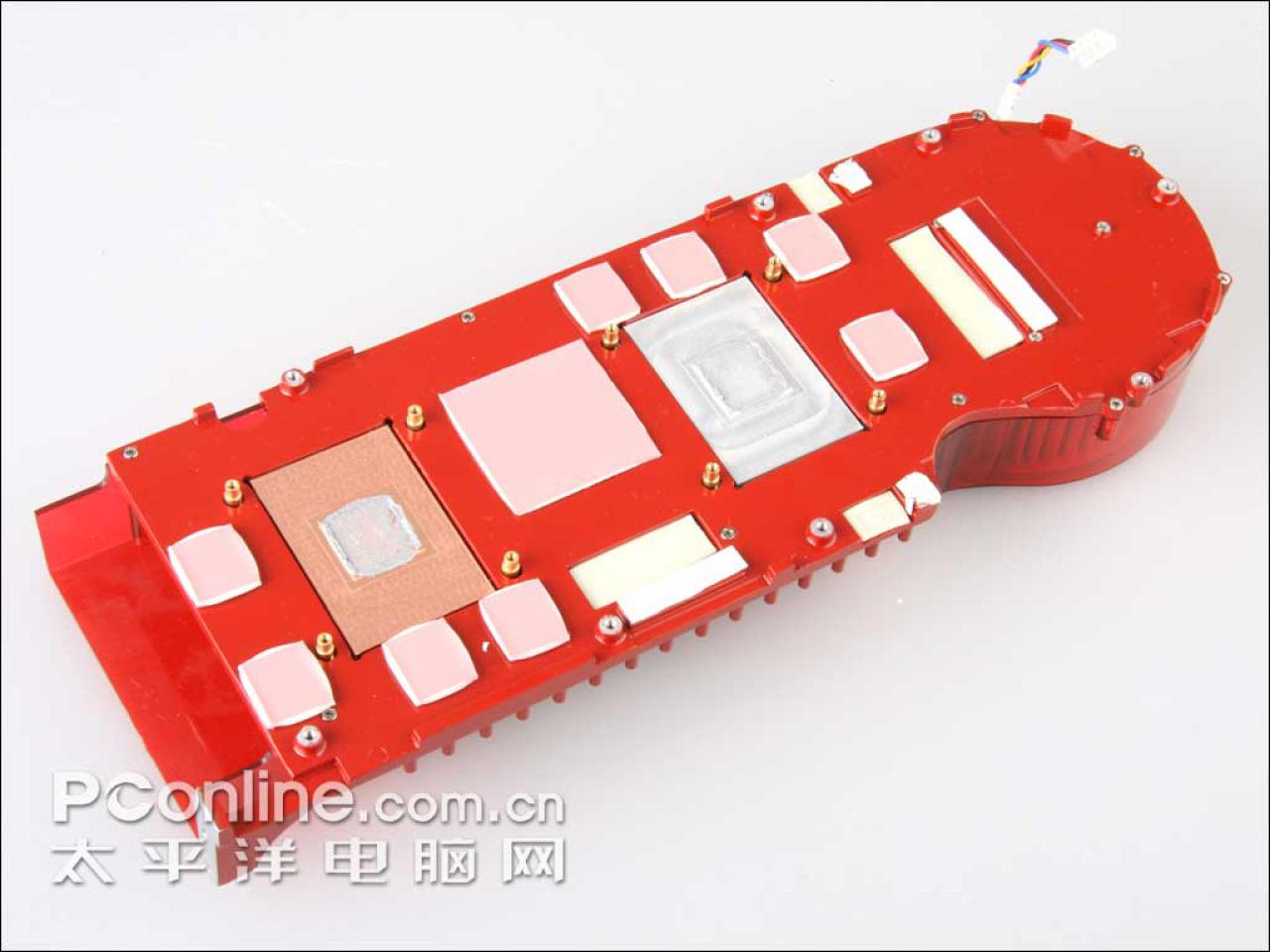 [22/01/2008] Der Kühler der AMD Radeon HD3870 X2 (Bild: PConline.com.cn)