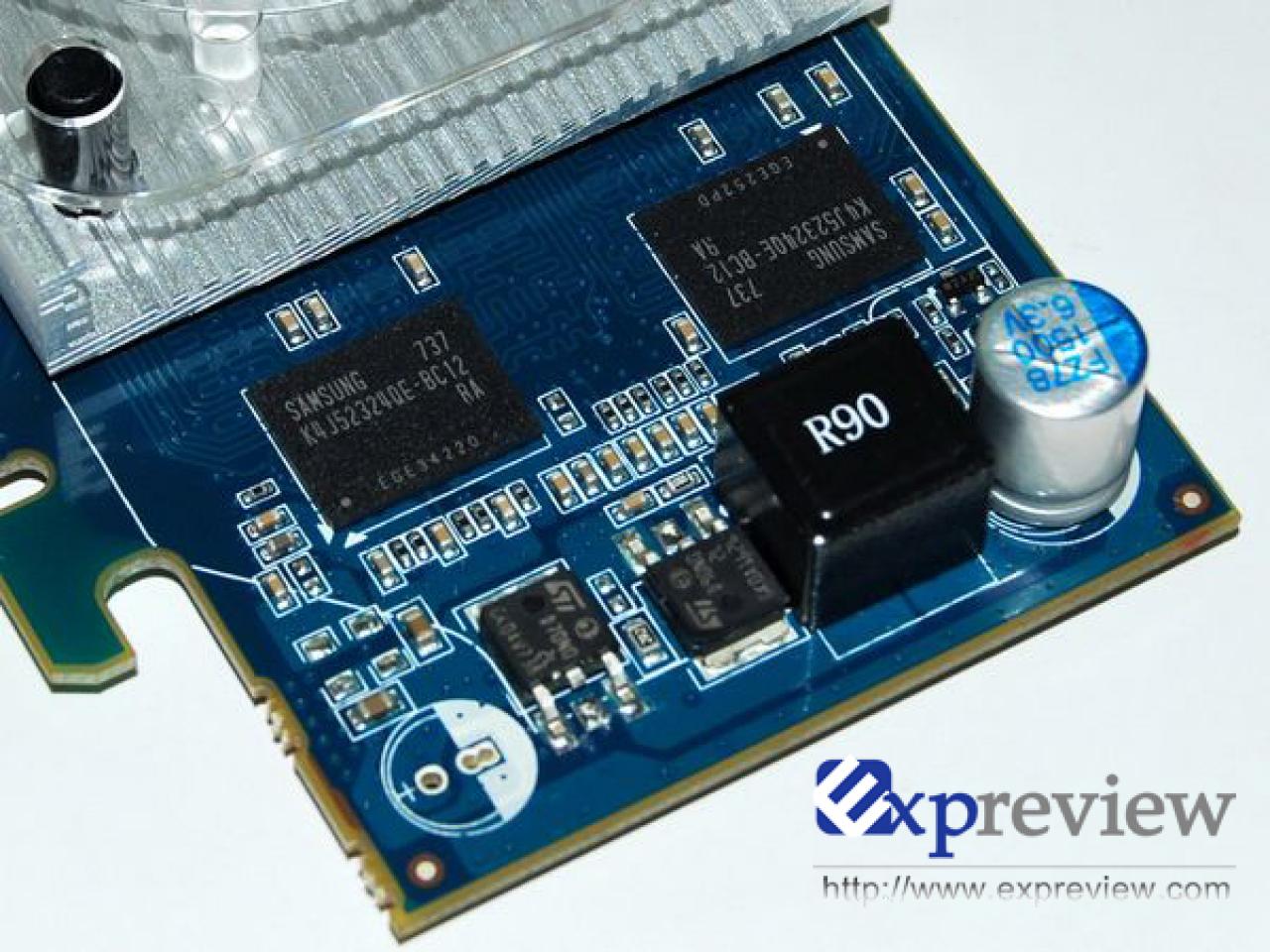 [14/01/2008] Zotac Geforce 8400 GS: 256 MiB GDDR3-RAM mit 1,2 Nanosekunden Zykluszeit - gut für etwa 833 MHz (Bild: Expreview.com)