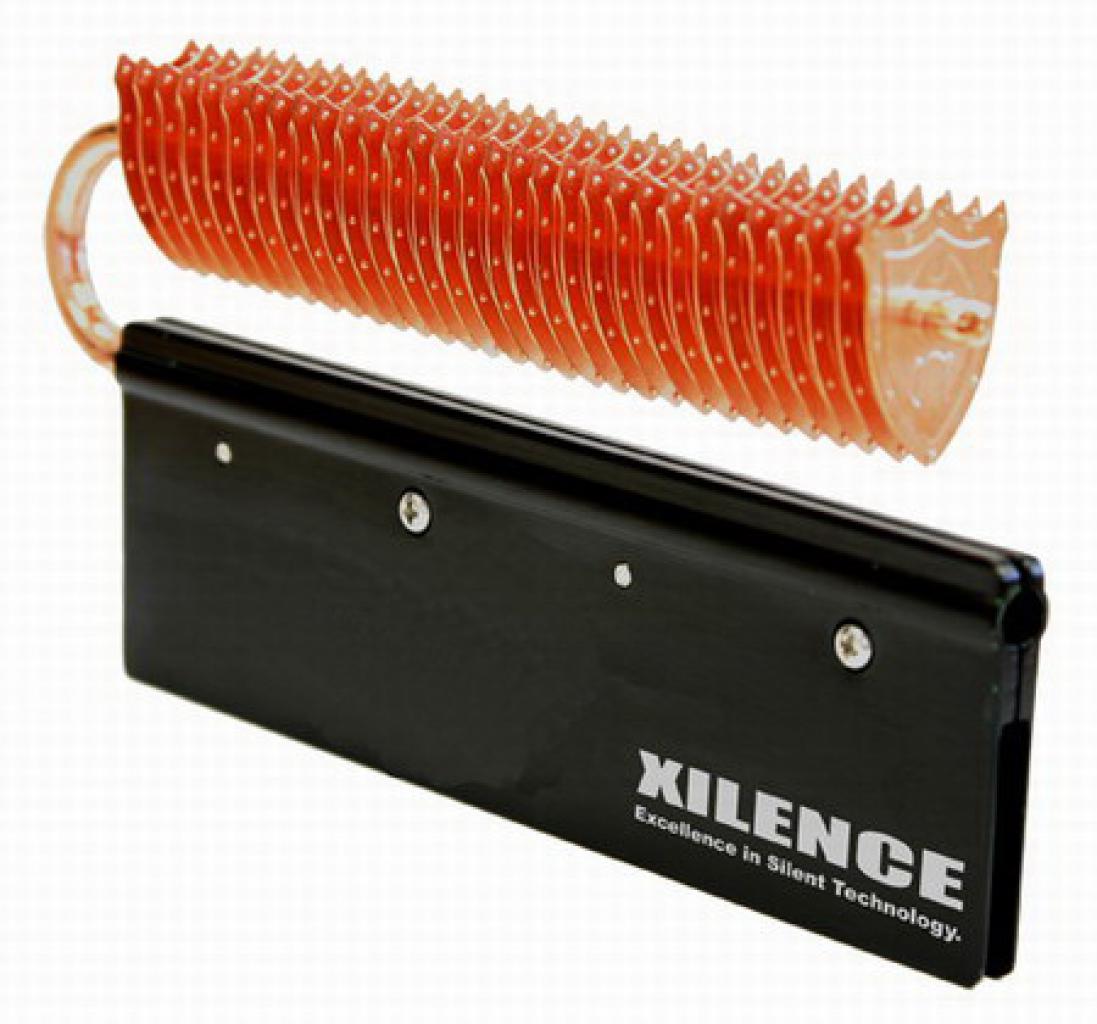 [17/01/2008] Auch möglich: Module ohne Heatspreader sind nachrüstbar. Dazu verwendet man einfach die Lösungen von Drittanbietern, wie zum Beispiel Xsilence. (Bild: Xsilence)