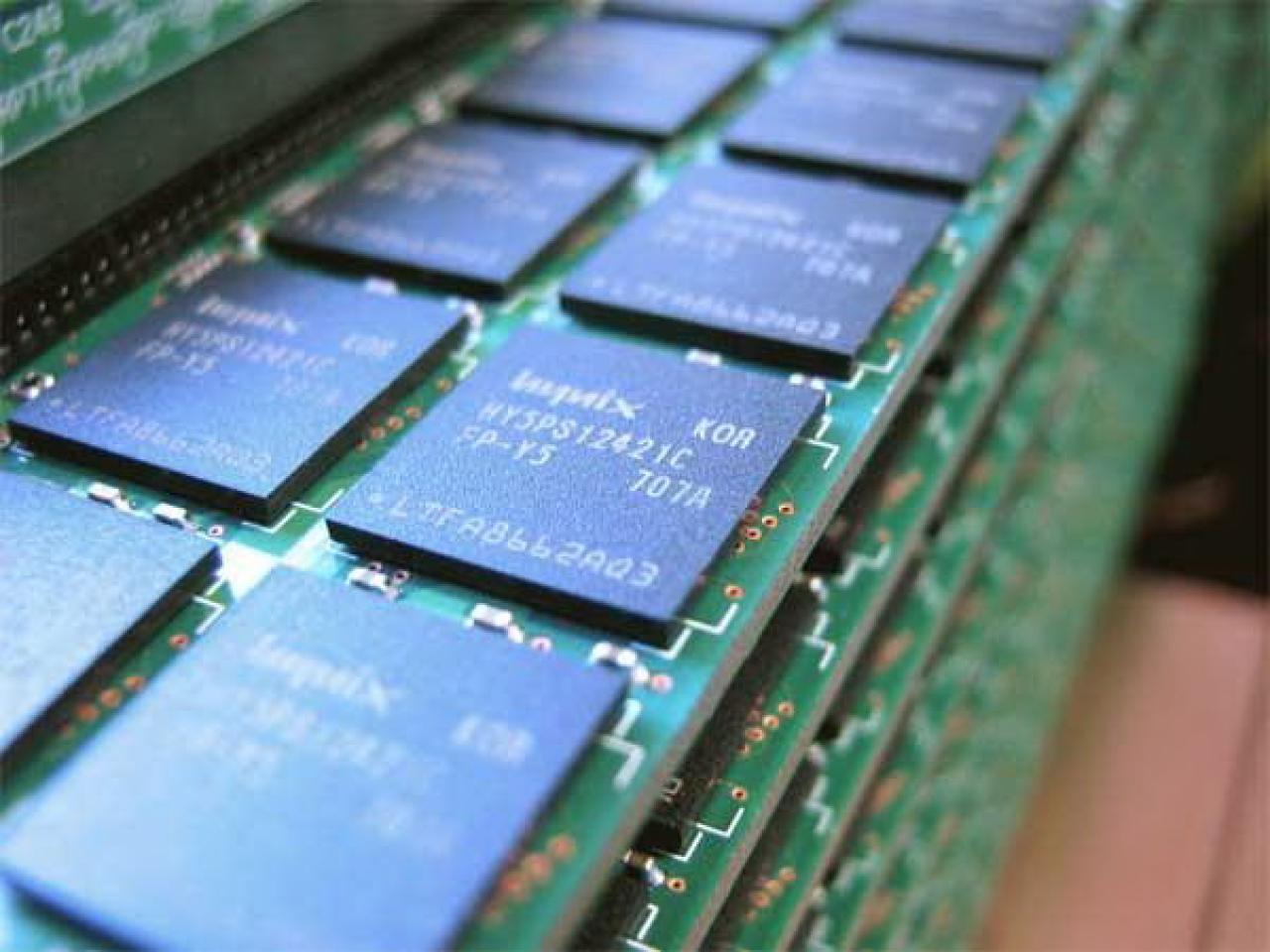 [17/01/2008] Hier sehen Sie eine Serverkonfiguration mit satten 128 GiByte Hauptspeicher...