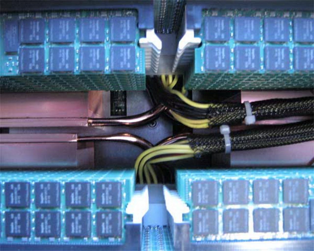 [17/01/2008] Hier sehen Sie eine Serverkonfiguration mit satten 128 GiByte Hauptspeicher...