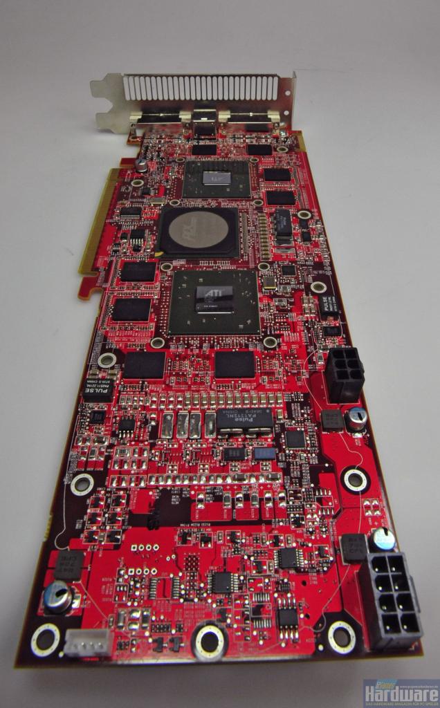 [28/01/2008] HD 3870 X2: Die wahre Länge der Karte mit einem Weitwinkel aufgenommen.