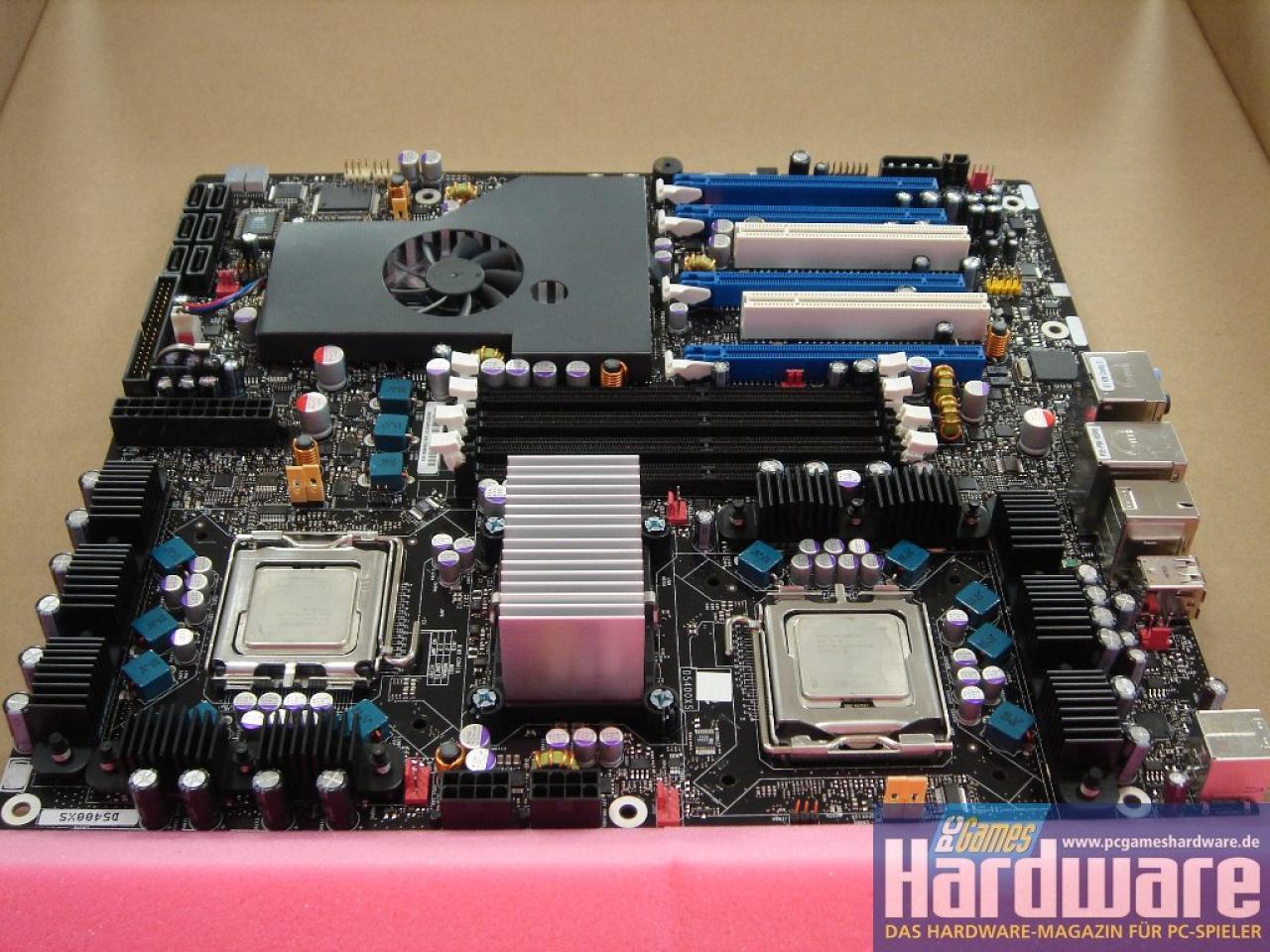 [10/01/2008] Intel Skulltrail: der Versuch, eine Server-Plattform (zu erkennen an den Sockel-771-Prozessoren) mit einem NF100-Chip von Nvidia SLI-tauglich und damit für Gamer interessant zu machen. Wurde nicht einmal in der PCGH-Redaktion zum Falten längere Zeit eingesetzt.