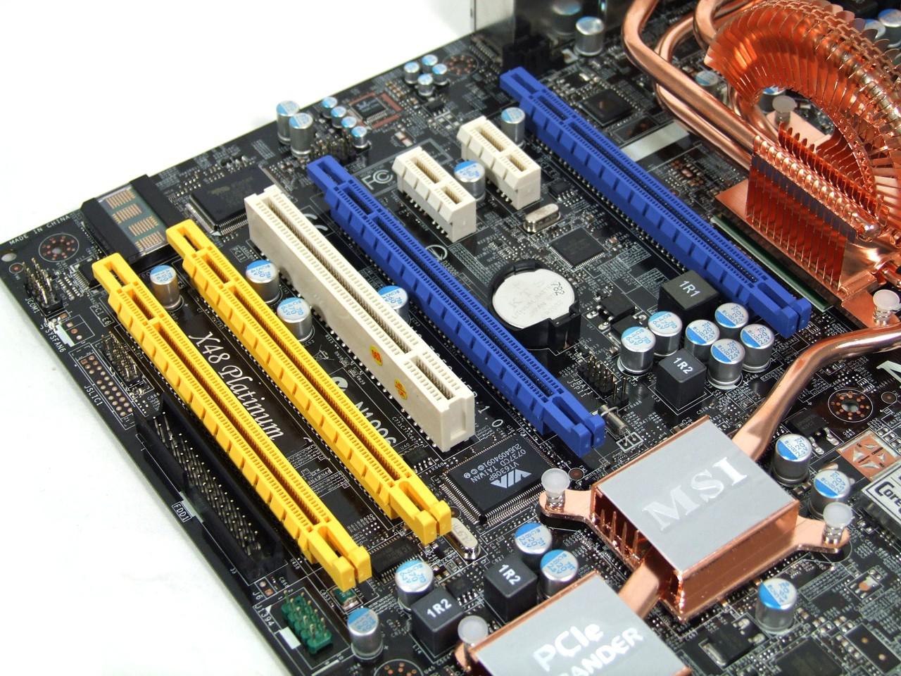 [09/01/2008] MSI X48 Platinum: Die vier PCI-Express-x16-Steckplätze