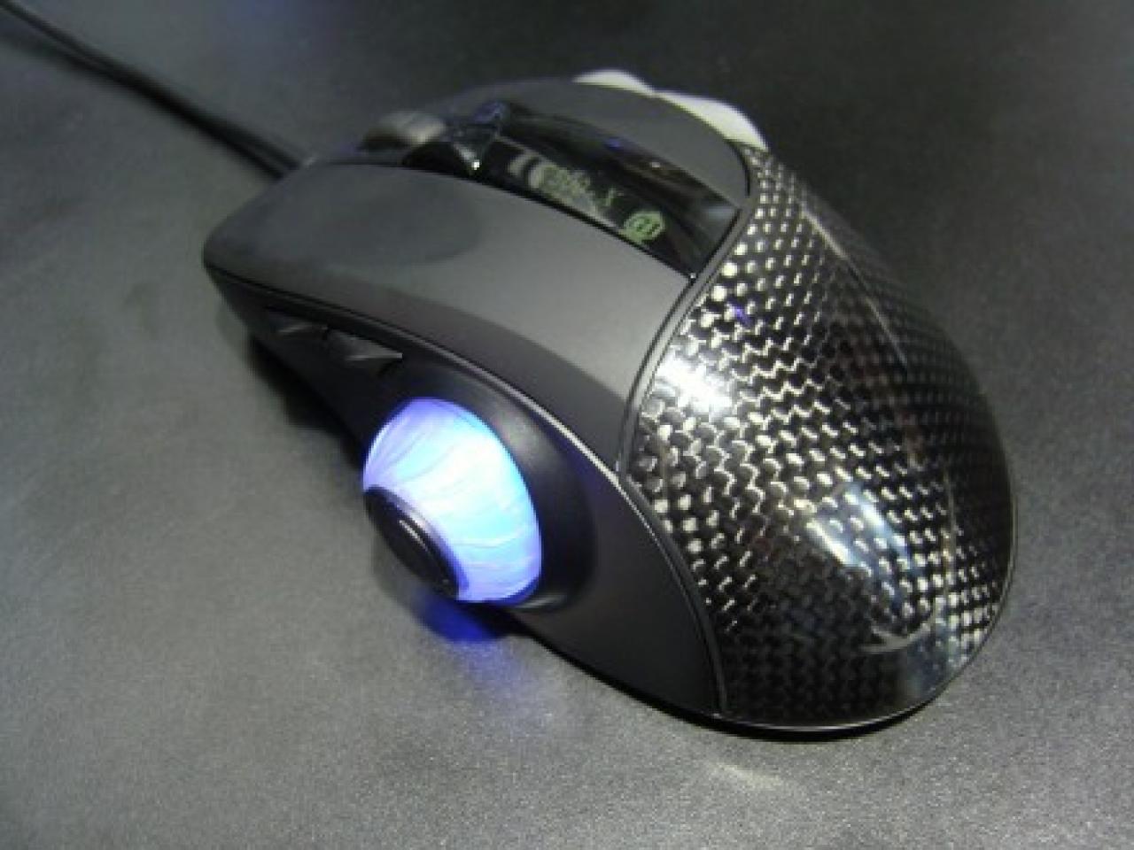[11/01/2008] Silverstone Sabertooth-Maus mit 3.200 DPI und OLED-Display (Bild: Geek.com)
