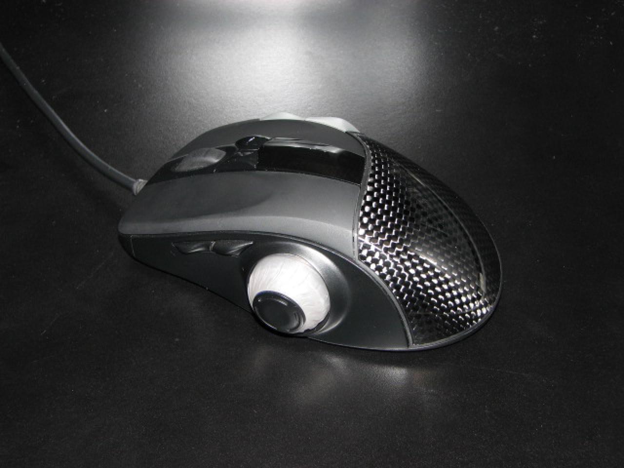 [11/01/2008] Silverstone Sabertooth-Maus mit 3.200 DPI und OLED-Display (Bild: Pro-clockers.com)